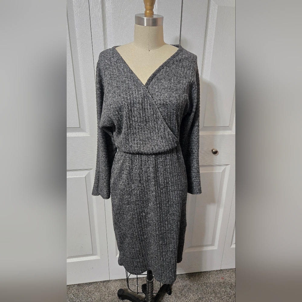 Gray Ribbed Knit Long Sleeved Dress, Size Medium, Excellent Condition